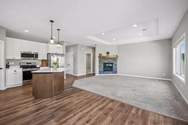 $400,000 | 1621 11th Street Northeast, Buffalo, MN 55313