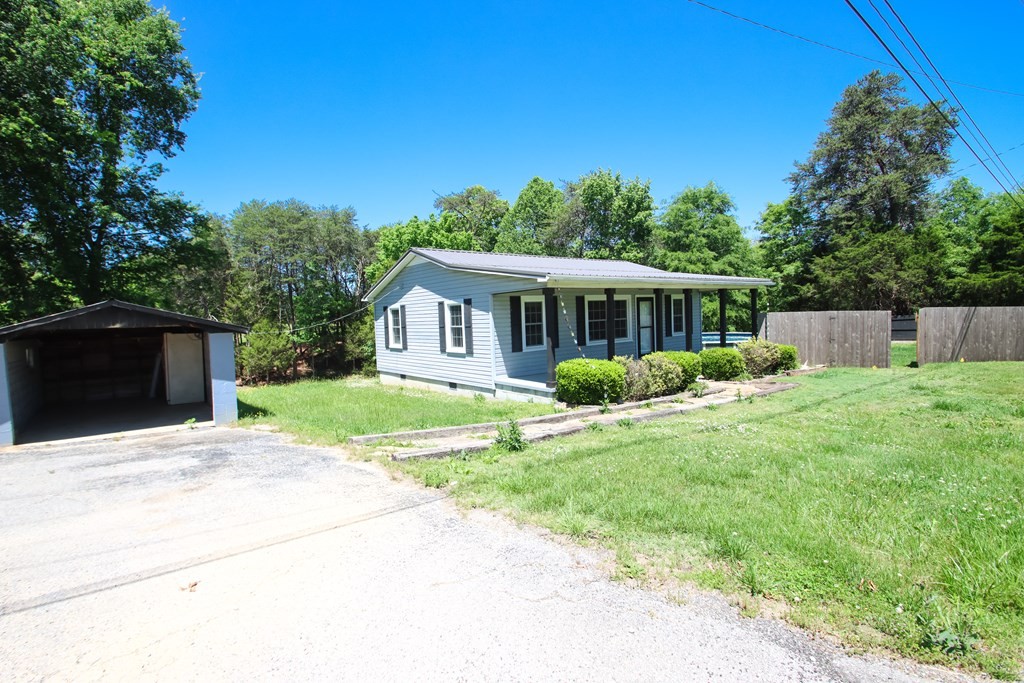 13400 Old Kentucky Road Walling, TN 38587 - Photo 2 of 24