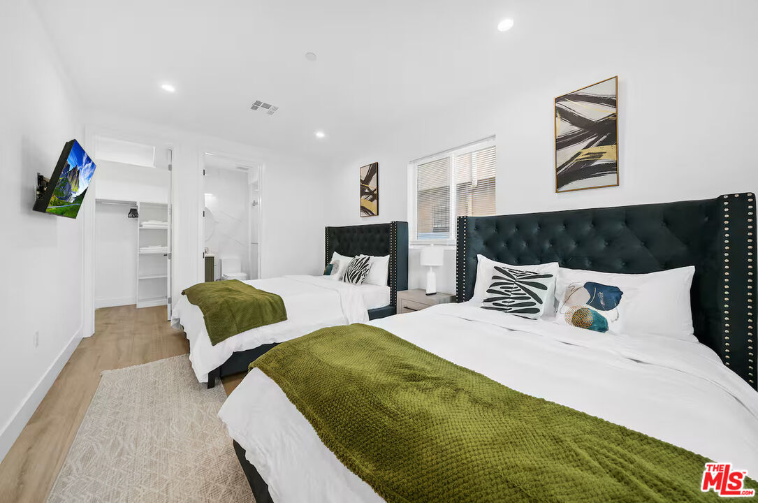 201 South Westlake Avenue, Unit 203 1/2 Los Angeles, CA 90057 - Photo 16 of 27 a spacious bedroom with two beds and painting on the wall