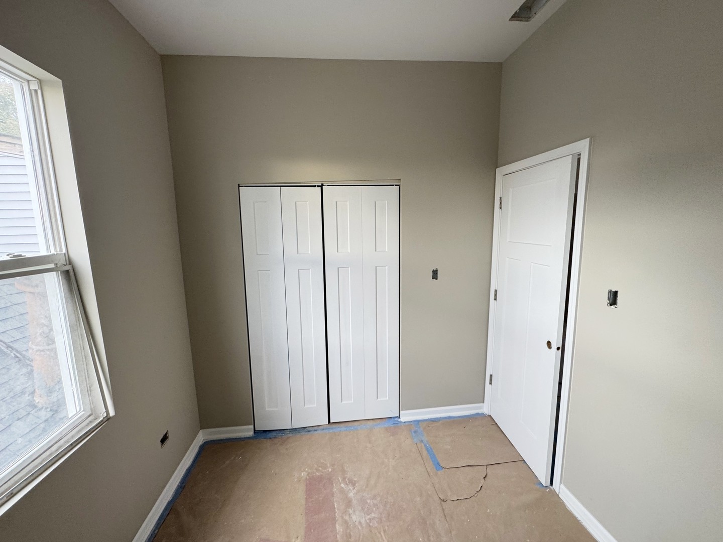 6227 South May Street Chicago, IL 60621 - Photo 6 of 13 an empty room with windows