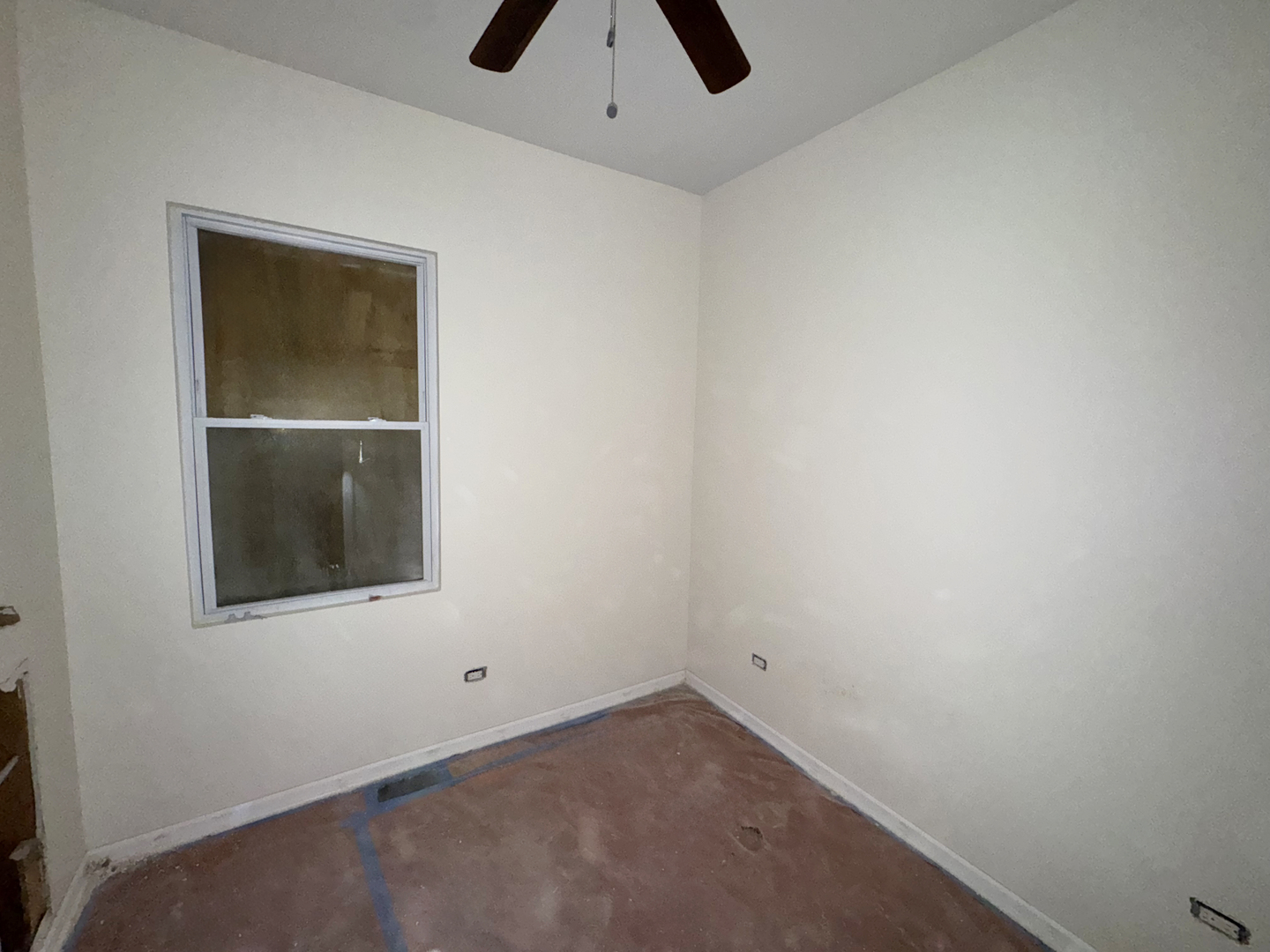 6227 South May Street Chicago, IL 60621 - Photo 10 of 13 an empty room with a window