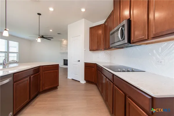 $2,500 | 661 Bailey Park Drive, Jarrell, TX 76537