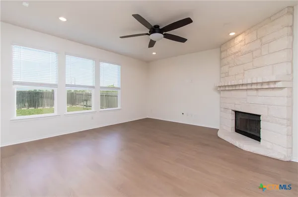 $2,500 | 661 Bailey Park Drive, Jarrell, TX 76537