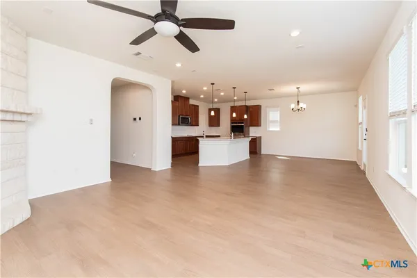 $2,500 | 661 Bailey Park Drive, Jarrell, TX 76537