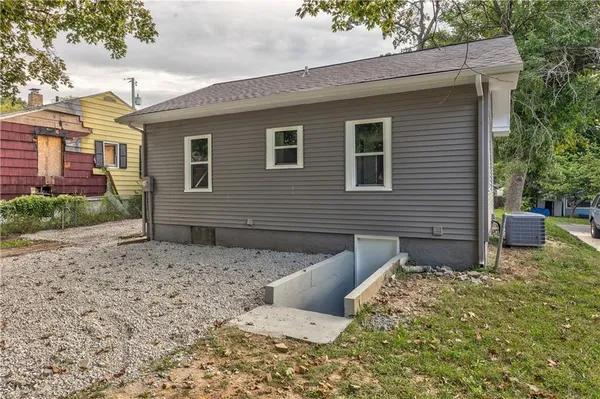 $158,000 | 1810 South Maywood Avenue, Independence, MO 64052