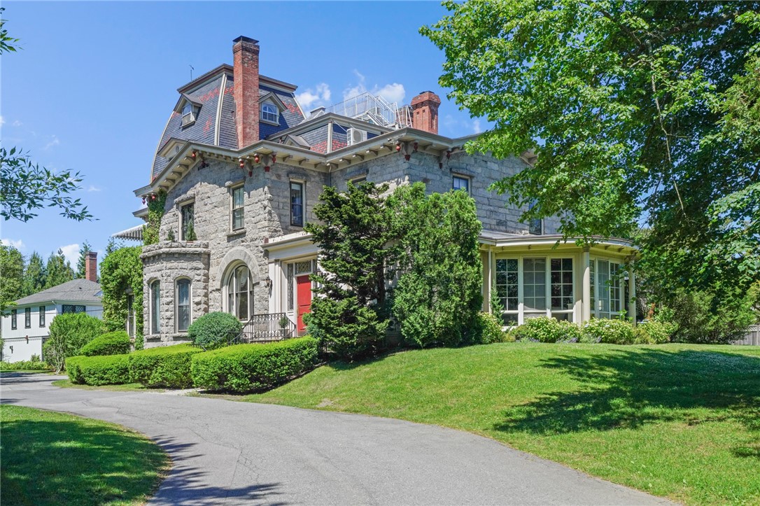 50 Old Beach Road, Unit 8 Newport, RI 02840 - Photo 3 of 46