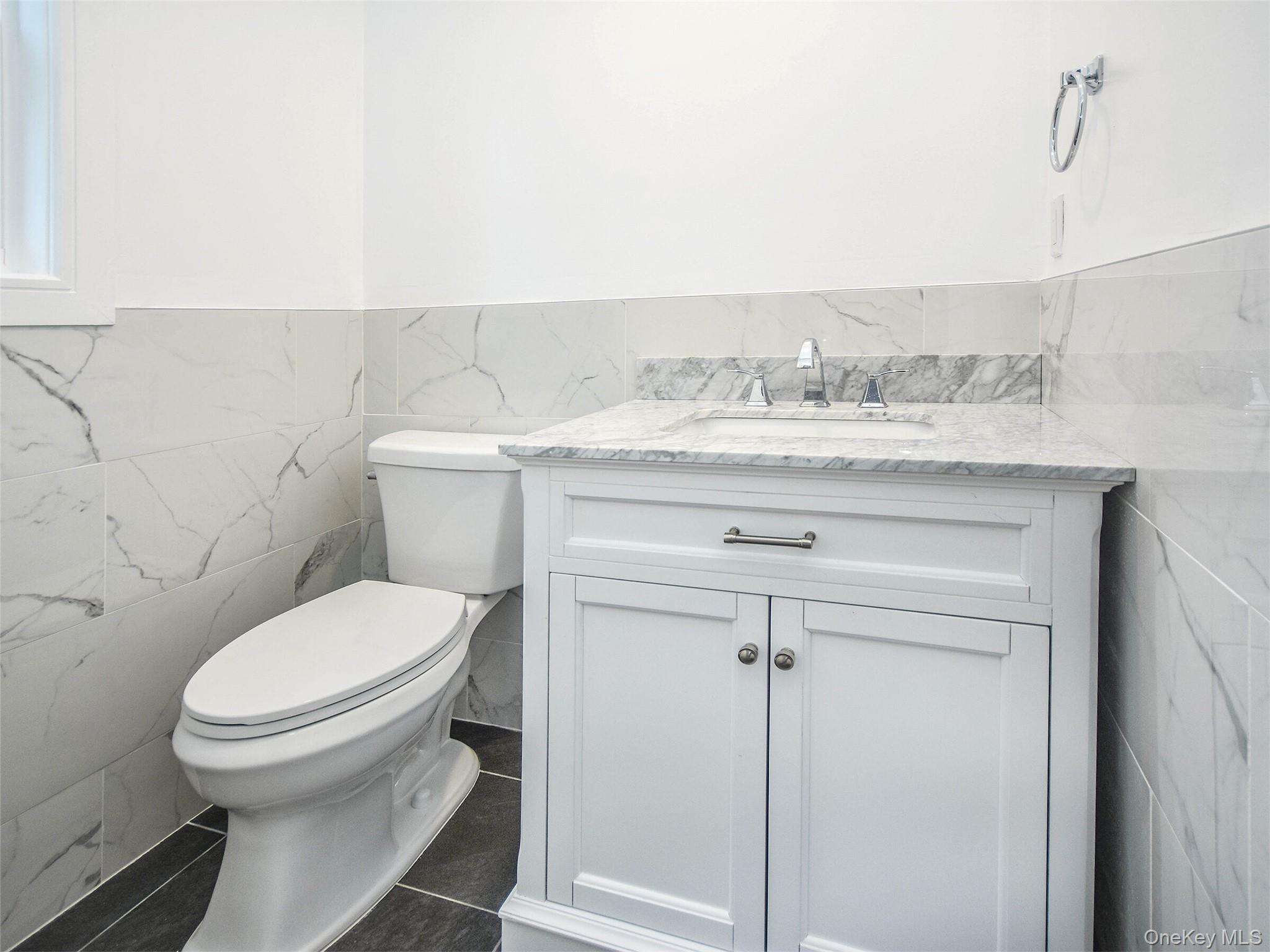 59 A Hickory Road Port Washington, NY 11050 - Photo 9 of 20