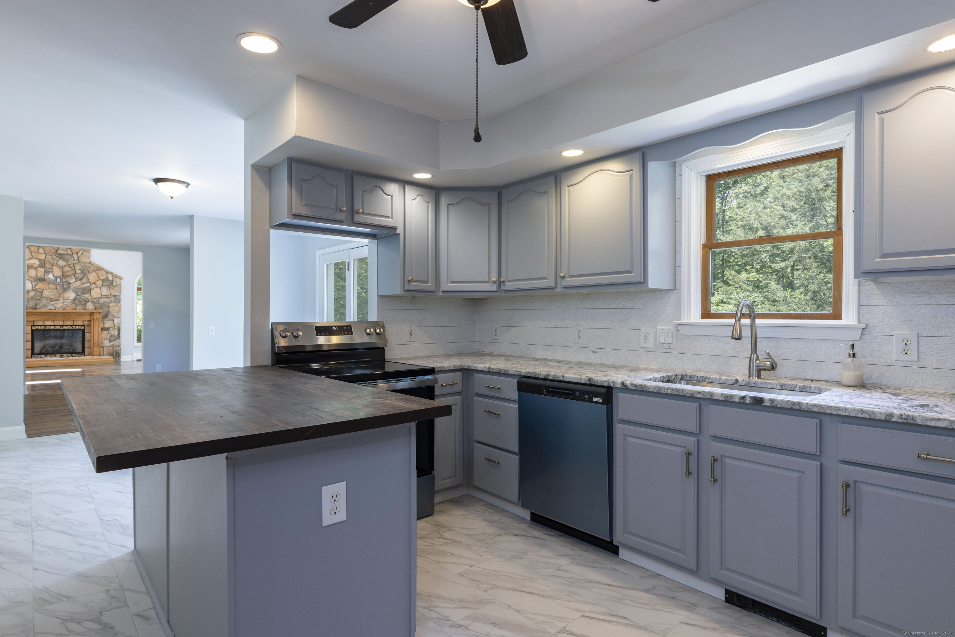 101 Center Road Woodstock, CT 06281 - Photo 13 of 40