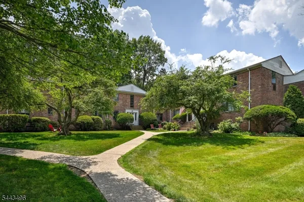 $300,000 | 66 Troy Drive, Springfield, NJ 07081