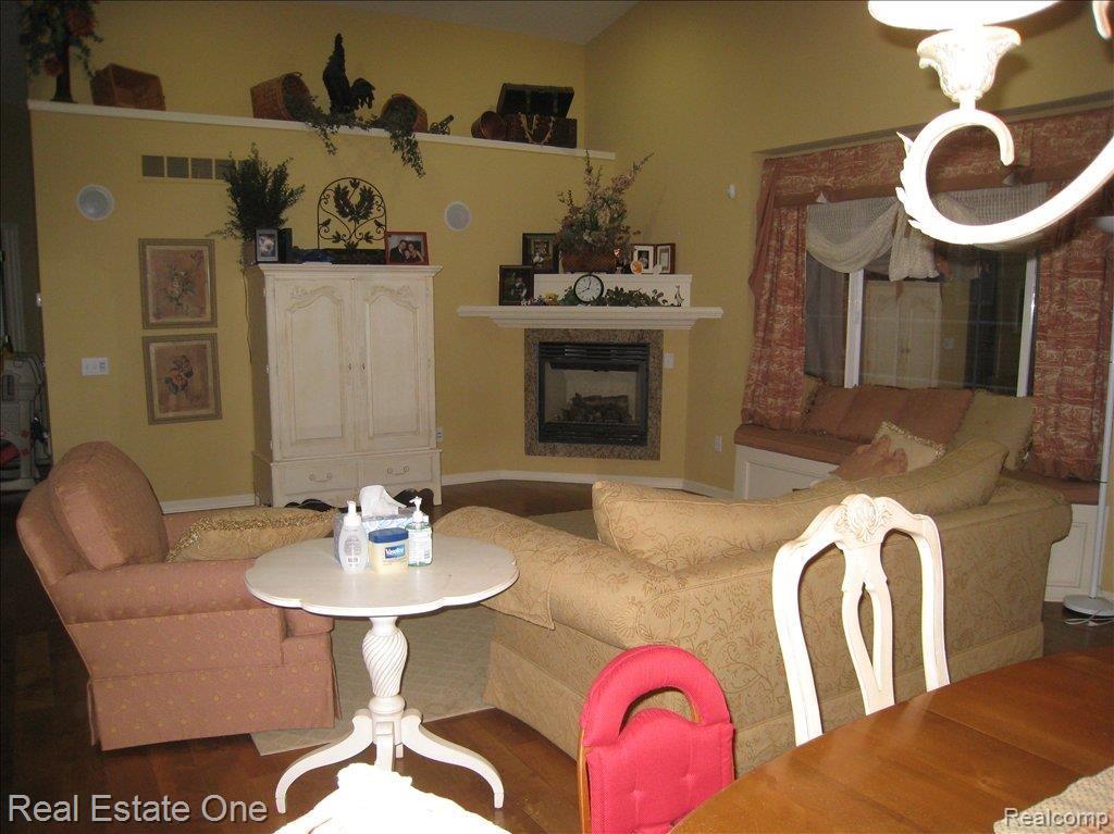 803 Chelsea Ridge Court, Unit 16 Howell, MI 48843 - Photo 7 of 25 IMG_8064