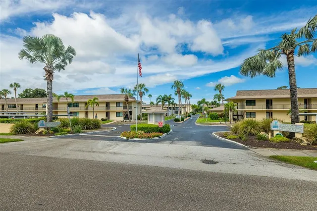 $199,000 | 12300 Vonn Road, Unit 6105, Largo, FL 33774