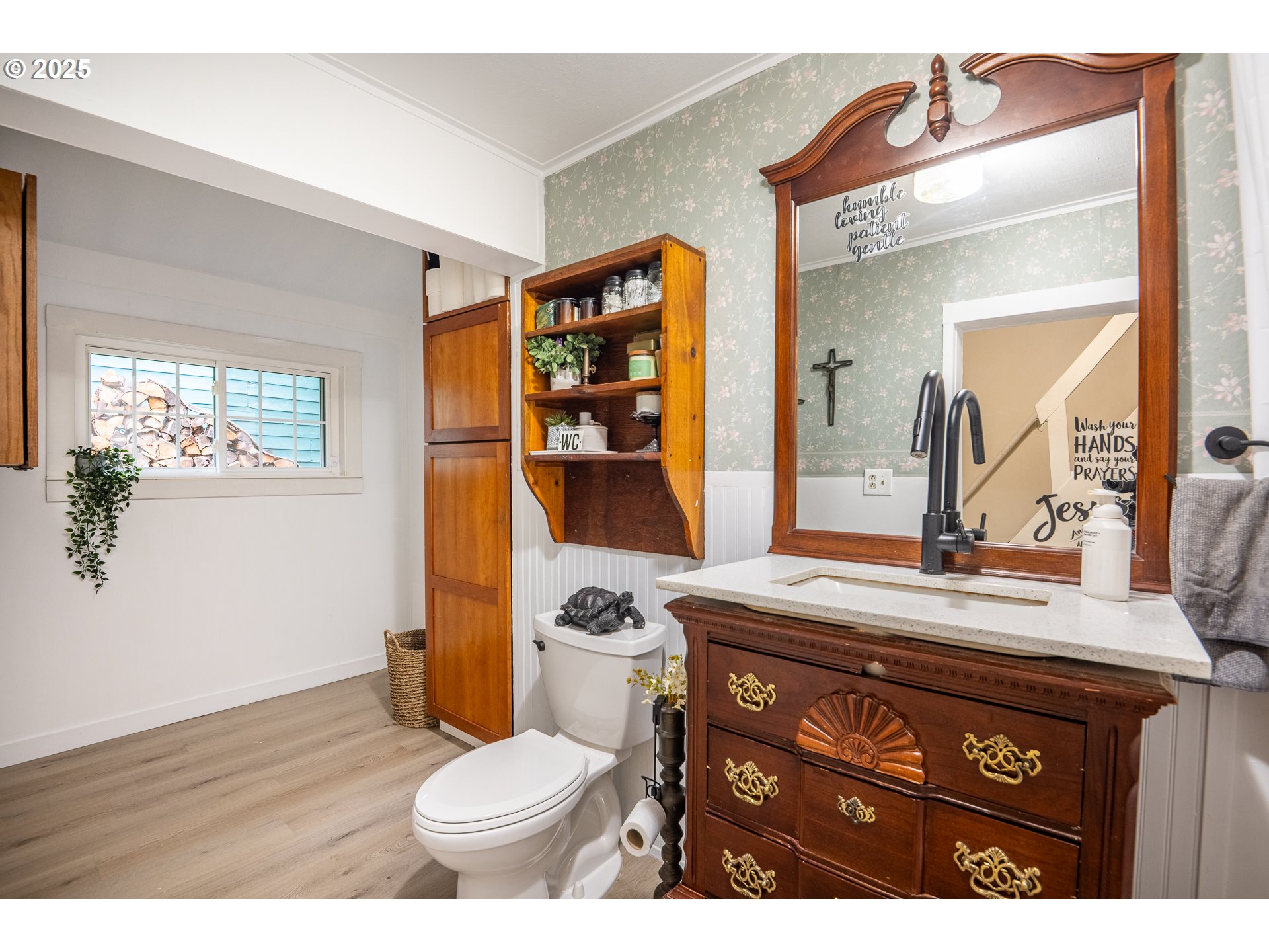 29 Neal Loop Toledo, OR 97391 - Photo 18 of 45 a bathroom with a sink a toilet a mirror and shower