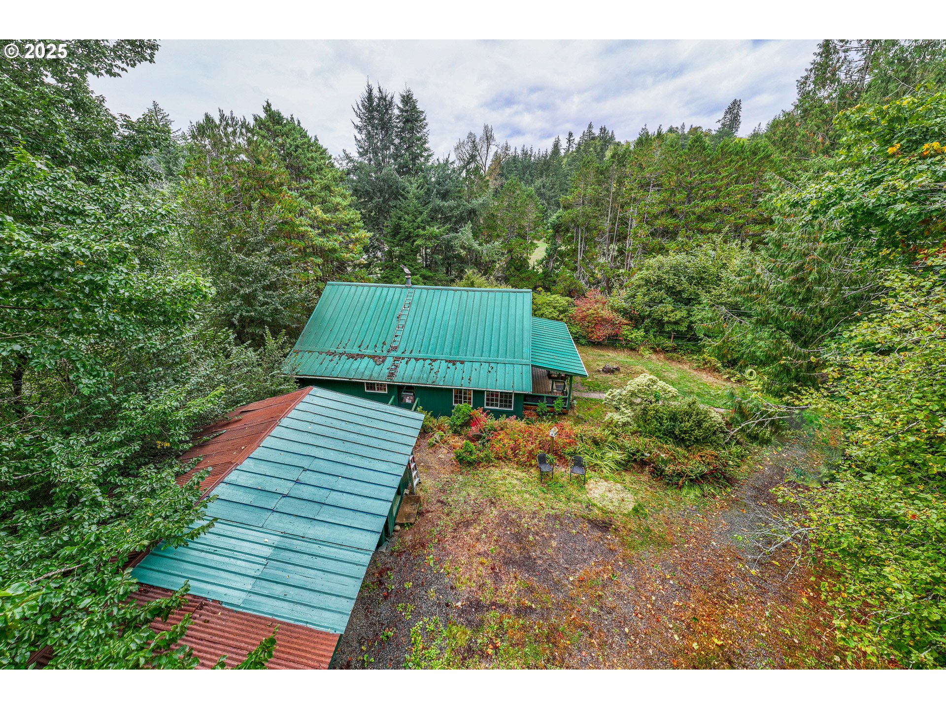 29 Neal Loop Toledo, OR 97391 - Photo 32 of 45 a backyard of a house with lots of green space