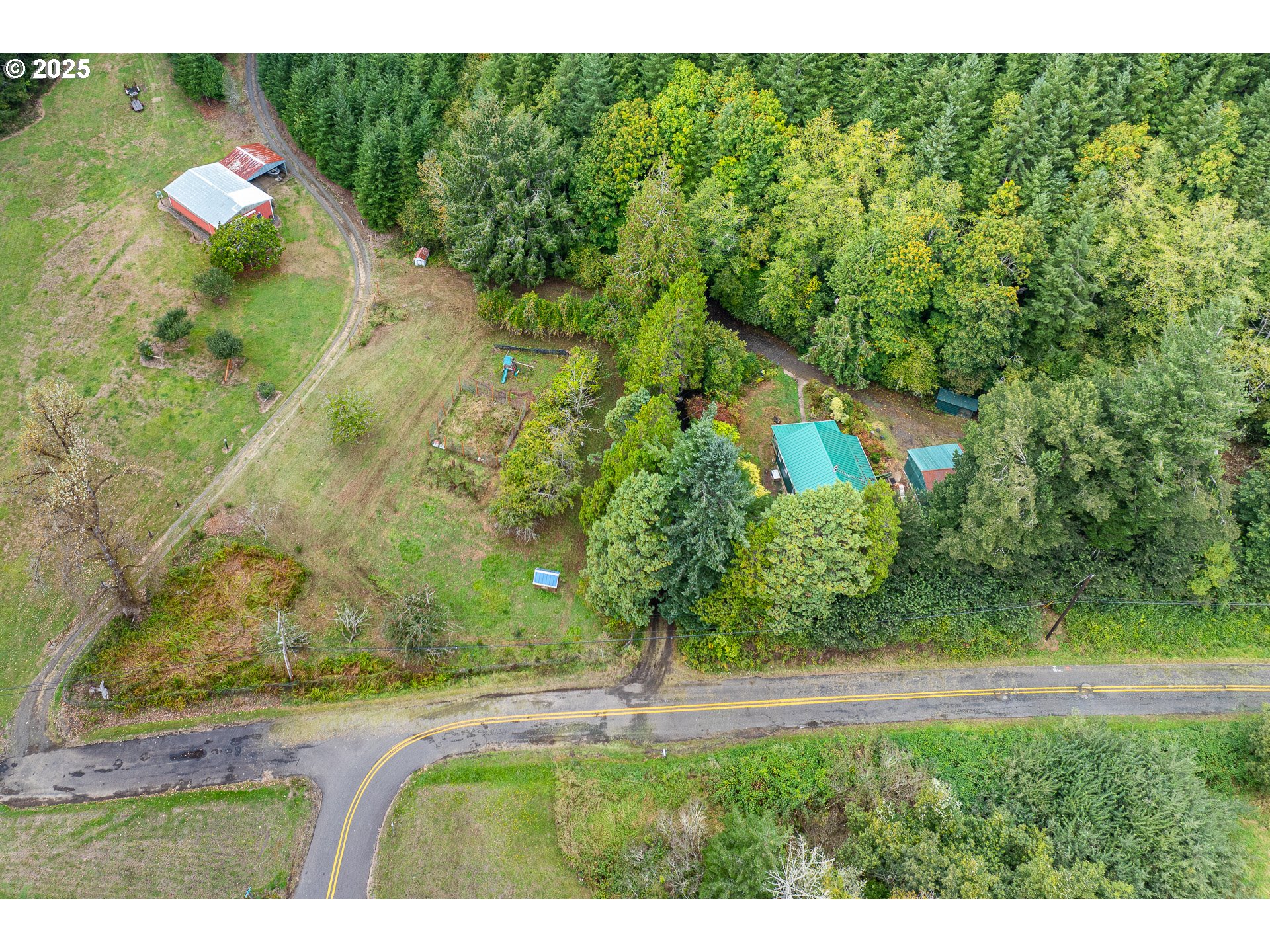 29 Neal Loop Toledo, OR 97391 - Photo 33 of 45 a view of a yard