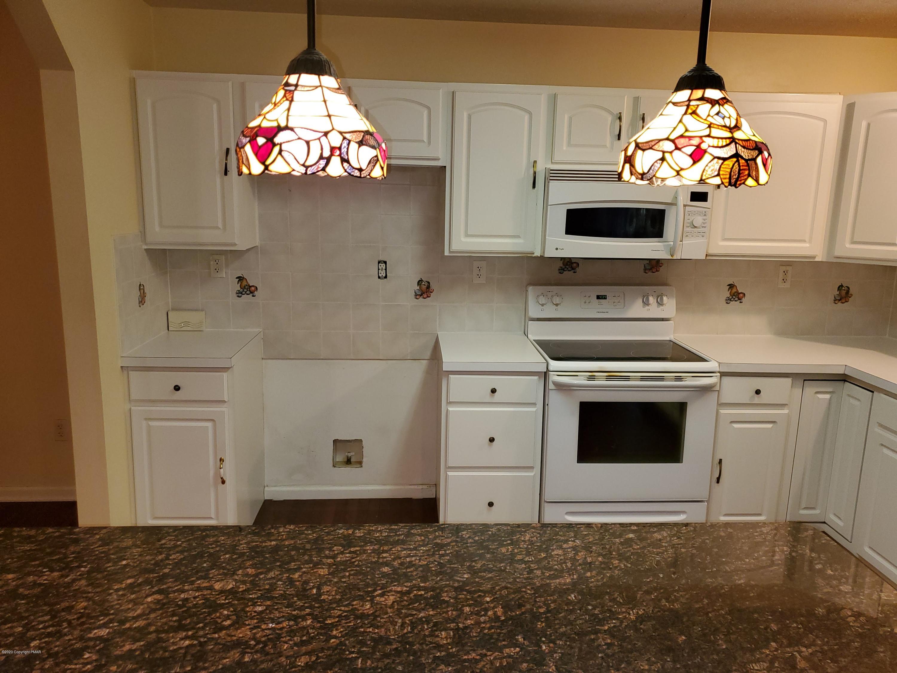 2147 Titania Road Tobyhanna, PA 18466 - Photo 9 of 32 Kitchen