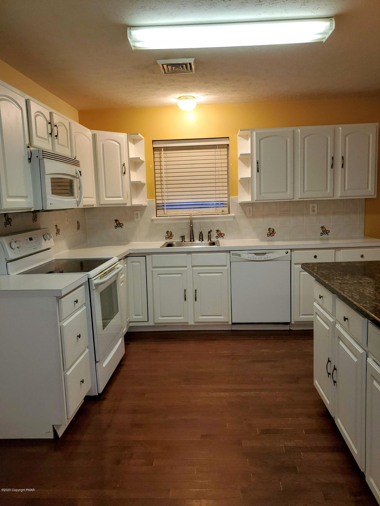 2147 Titania Road Tobyhanna, PA 18466 - Photo 10 of 32 Kitchen