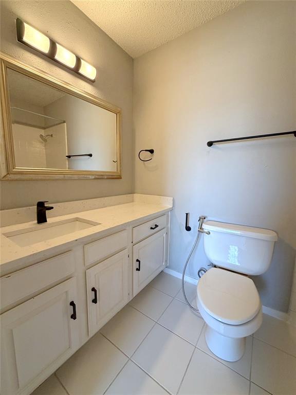 4233 Madera Road, Unit 4 Irving, TX 75038 - Photo 15 of 21 Bathroom 2