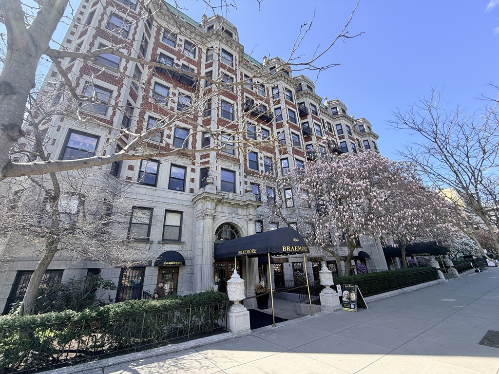 464 Commonwealth Avenue, Unit 72 Boston, MA 02215 - Photo 1 of 18 front view of a building