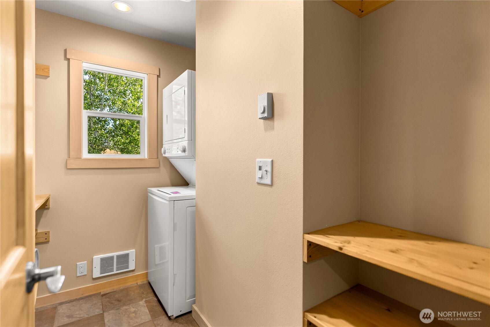 130 Sundown Road Winthrop, WA 98862 - Photo 36 of 40 a room with a window