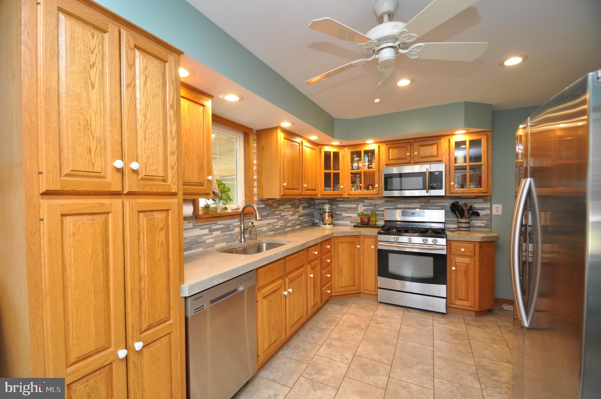 690 Georgetown Road Littlestown, PA 17340 - Photo 7 of 32 Gourmet chef would smile ear to ear!