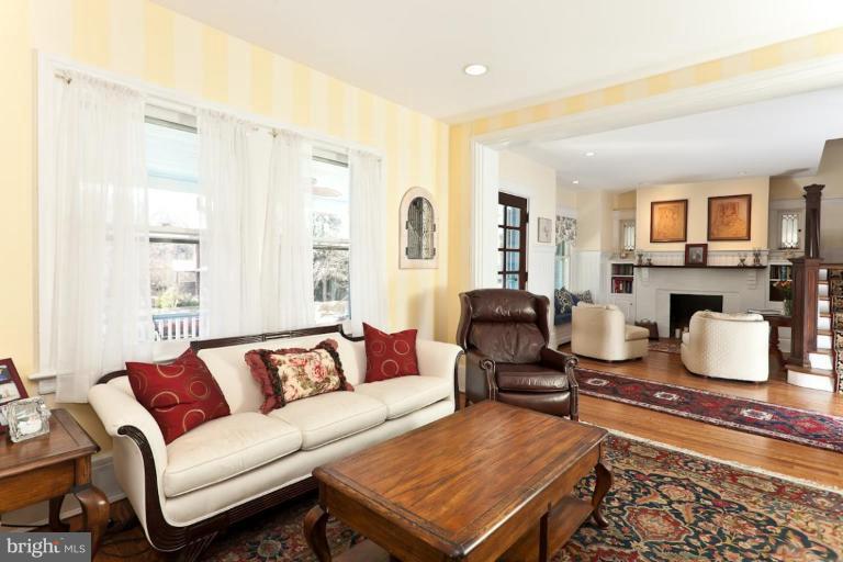 6 St Johns Road Baltimore, MD 21210 - Photo 2 of 21 Living Room