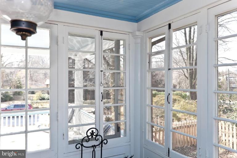 6 St Johns Road Baltimore, MD 21210 - Photo 18 of 21 Screened-in Porch