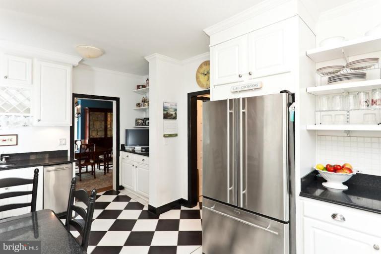 6 St Johns Road Baltimore, MD 21210 - Photo 4 of 21 Kitchen