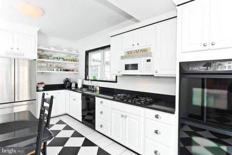 6 St Johns Road Baltimore, MD 21210 - Photo 6 of 21 Kitchen #3