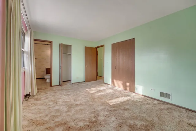 $300,000 | 4149 Oglesby Avenue, Gurnee, IL 60031