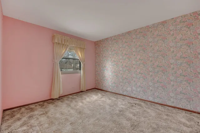 $300,000 | 4149 Oglesby Avenue, Gurnee, IL 60031