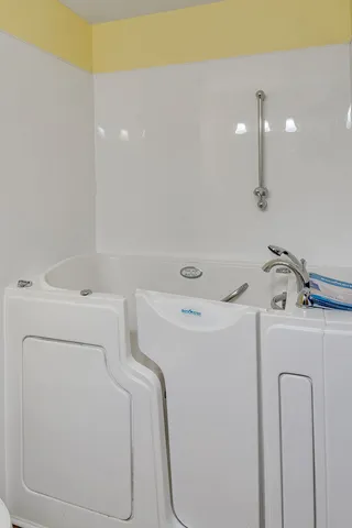 $300,000 | 4149 Oglesby Avenue, Gurnee, IL 60031