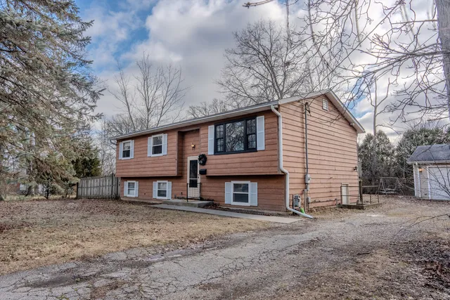 $300,000 | 4149 Oglesby Avenue, Gurnee, IL 60031