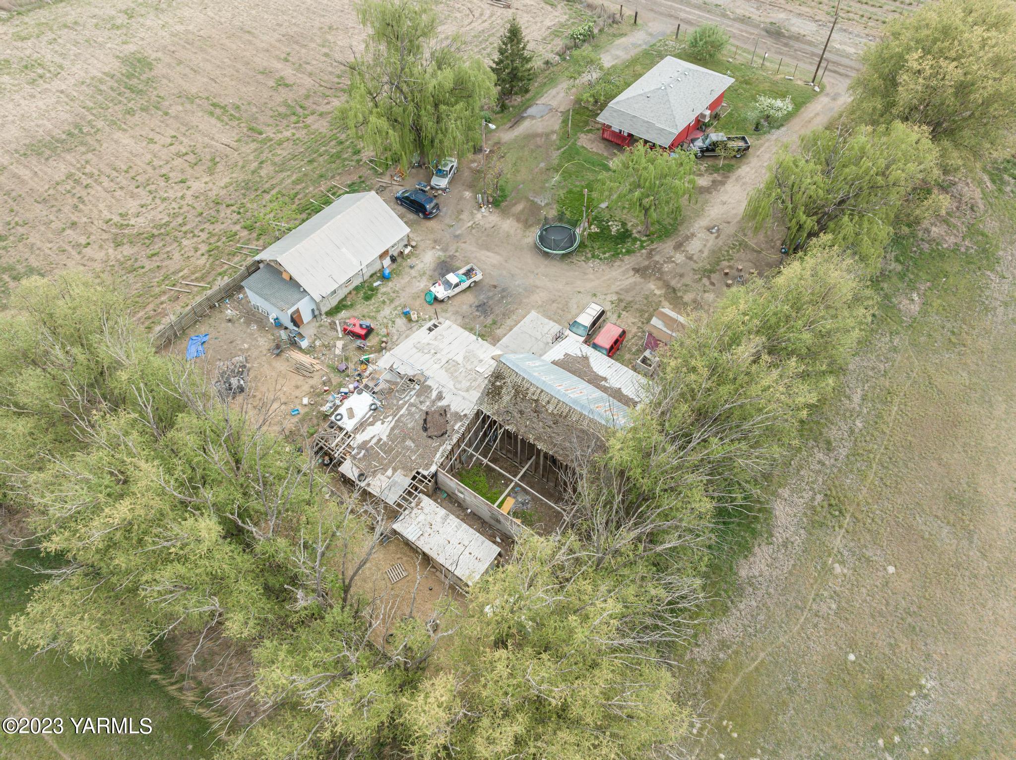 131 Ogle Road Grandview, WA 98930 - Photo 4 of 41