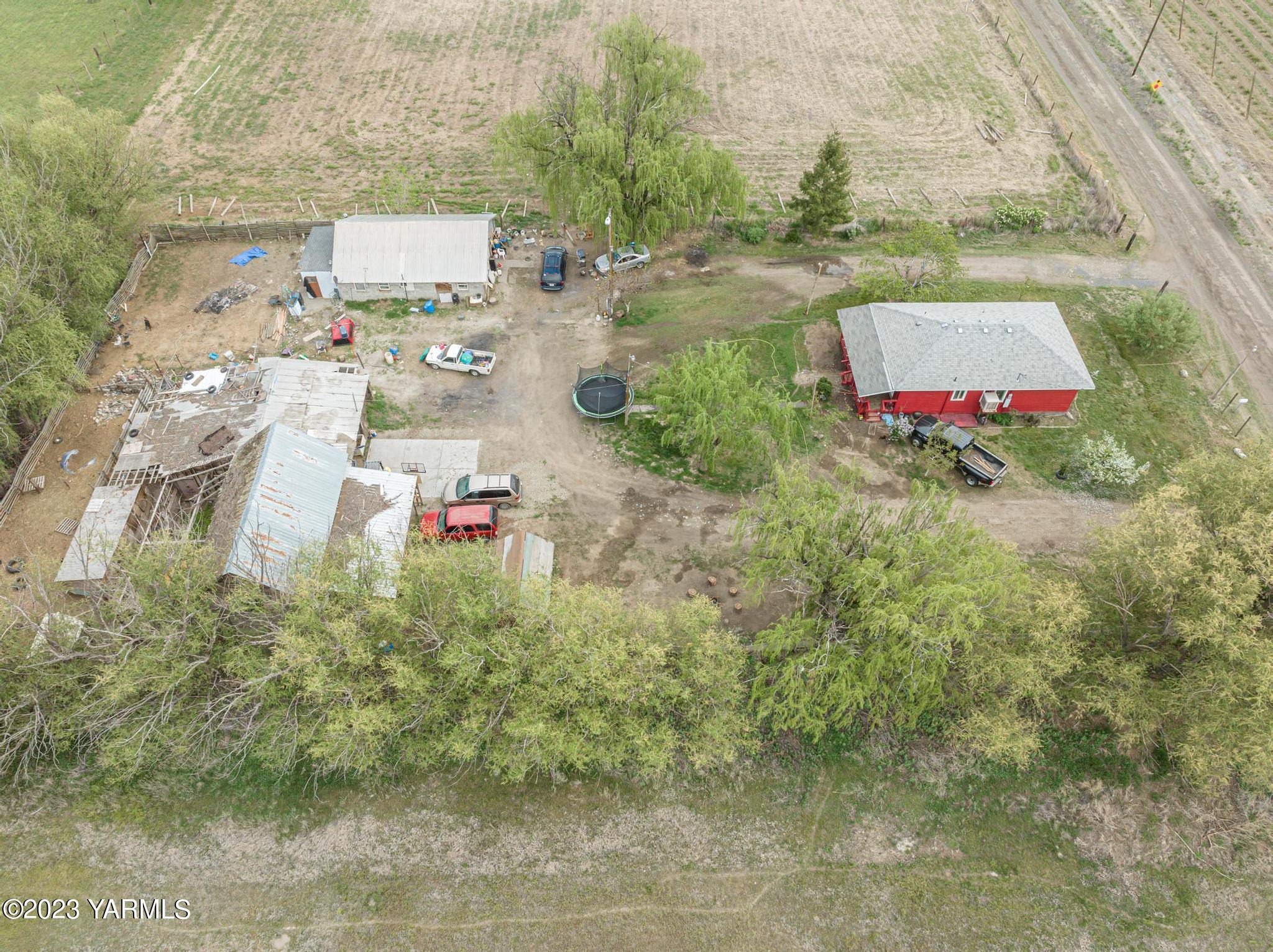 131 Ogle Road Grandview, WA 98930 - Photo 5 of 41 an aerial view of a houses with outdoor space
