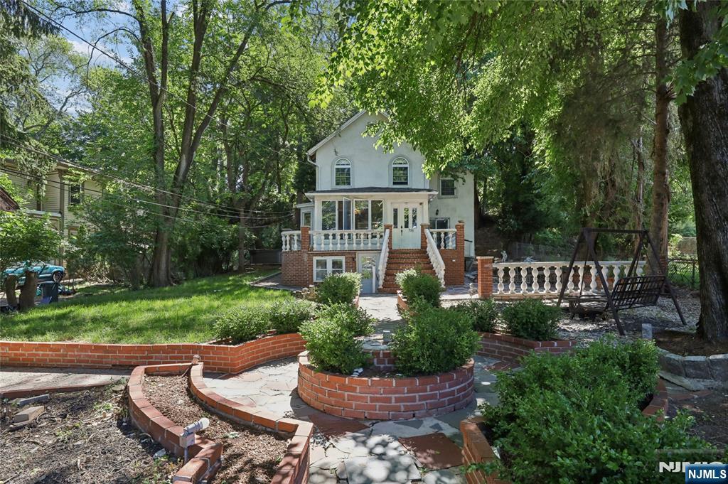 796 Old New Bridge Road Teaneck, NJ 07666 - Photo 2 of 38
