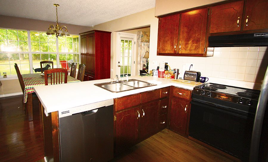 515 East Michigan Avenue Foley, AL 36535 - Photo 7 of 15 Kitchen