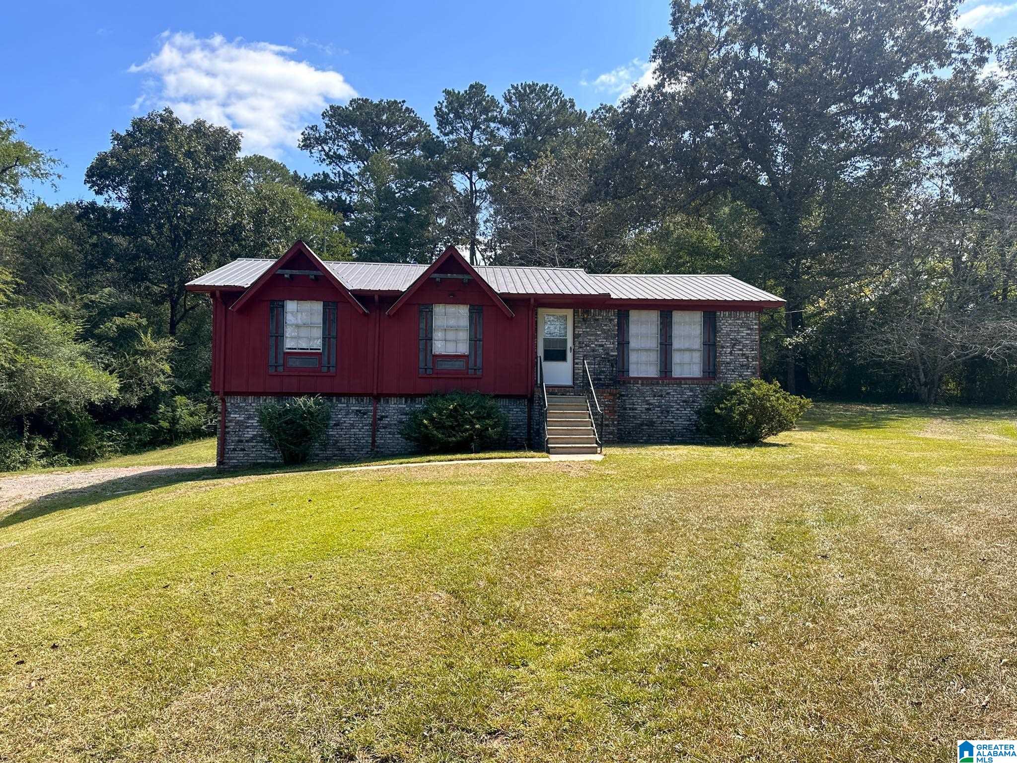 390 Robbins Street Sumiton, AL 35148 - Photo 2 of 25