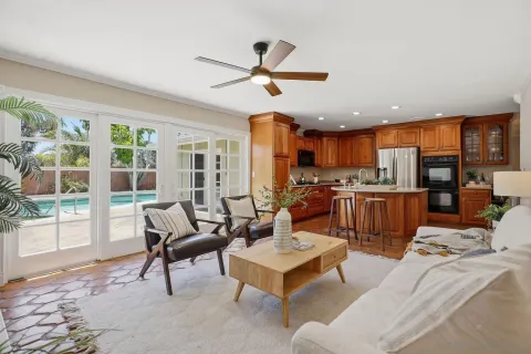$1,549,000 | 10325 Avenida Magnifica, San Diego, CA 92131