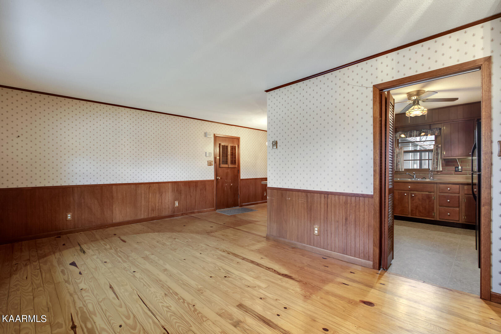 7729 Widdecomb Road Powell, TN 37849 - Photo 3 of 44 03_WiddecombRoad_7729_Living01