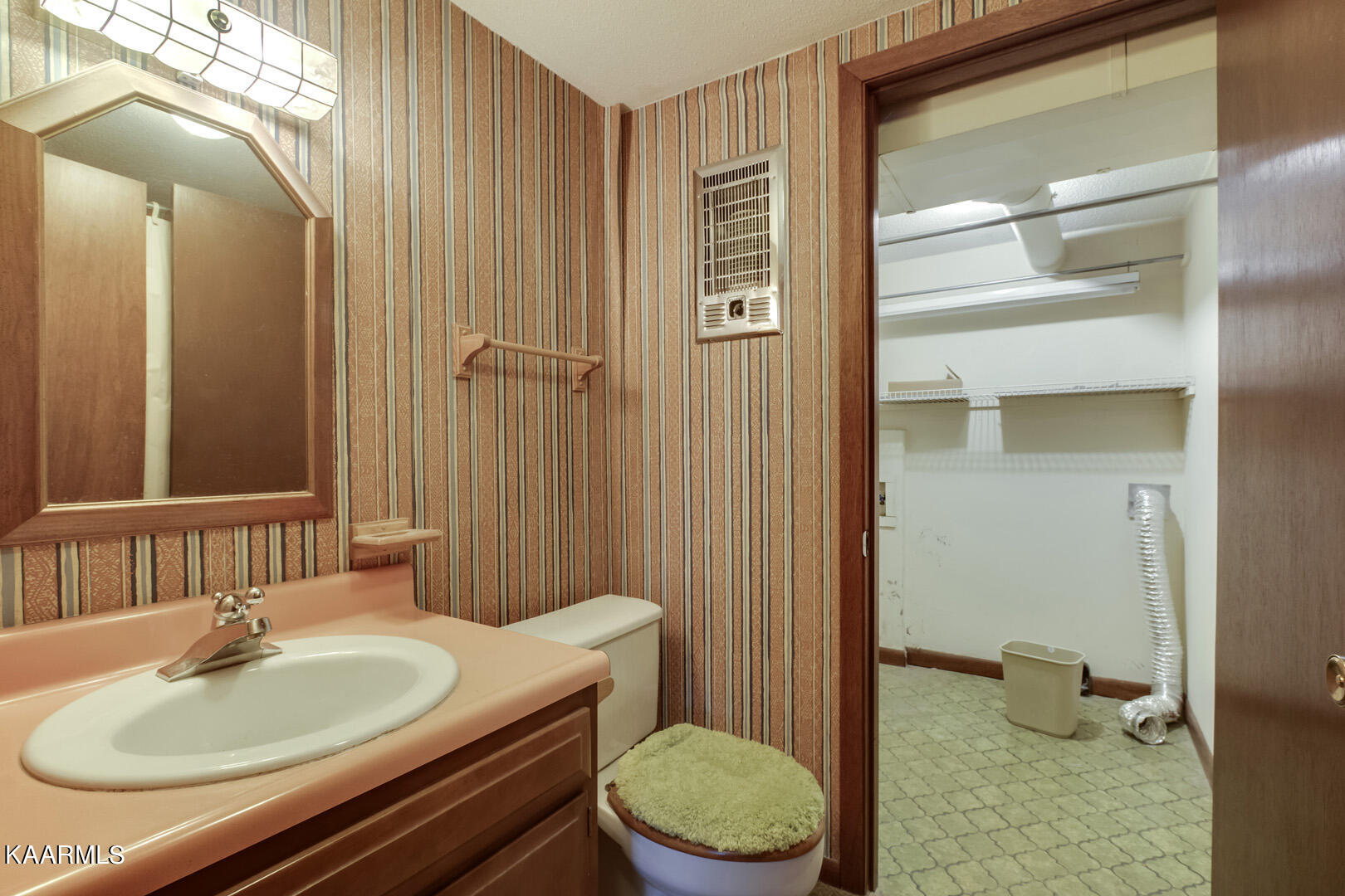 7729 Widdecomb Road Powell, TN 37849 - Photo 32 of 44 32_WiddecombRoad_7729_GuestBath2