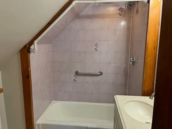 $1,895 | 24 Pleasant Street, Unit 3, Wakefield, MA 01880