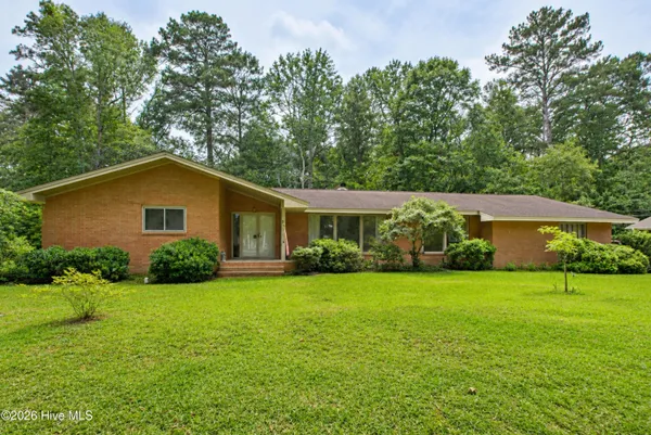 $319,000 | 527 Edgewood Circle, Whiteville, NC 28472