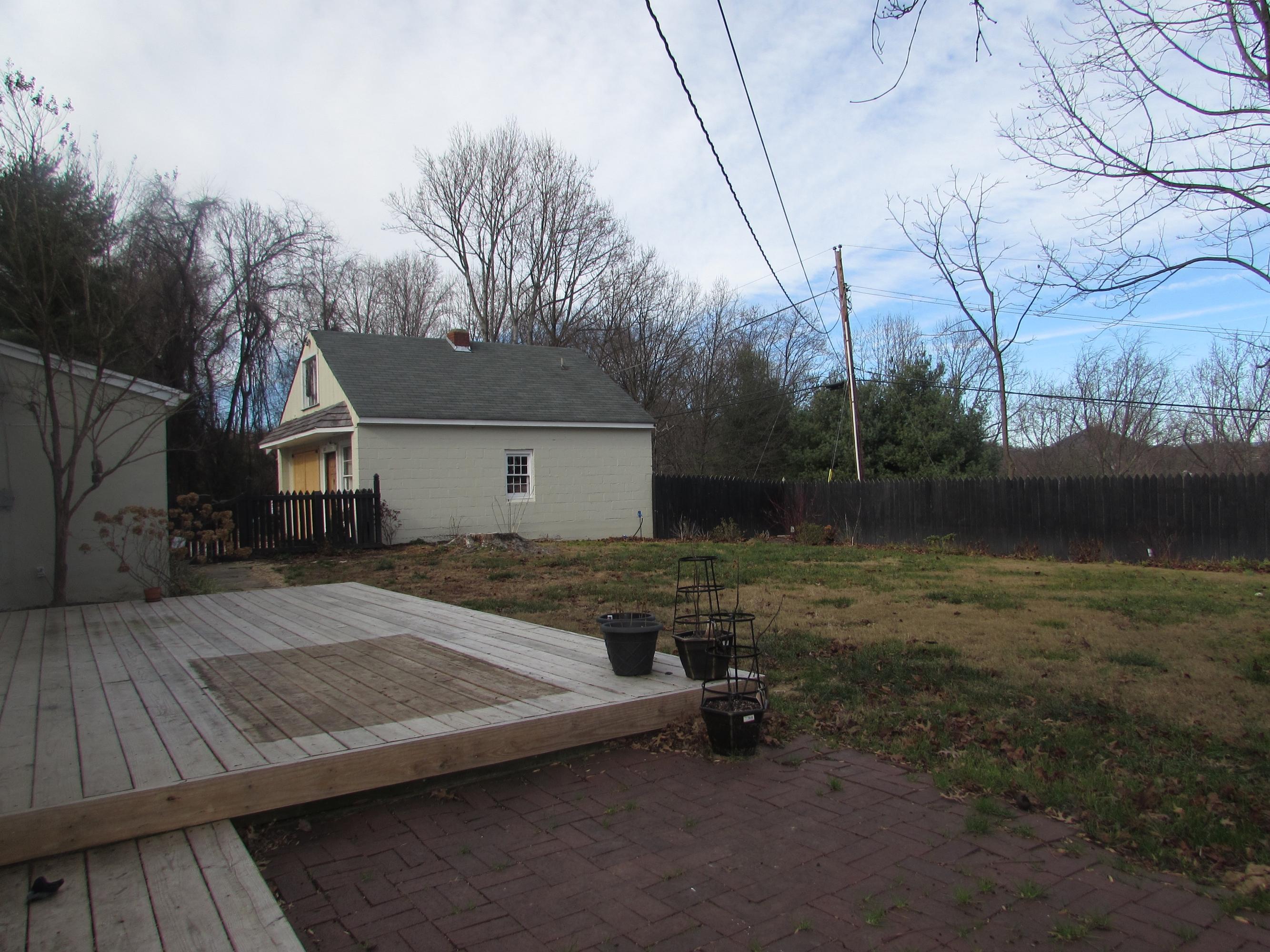 5553 Roselawn Road Roanoke, VA 24018 - Photo 6 of 40 Fenced Backyard