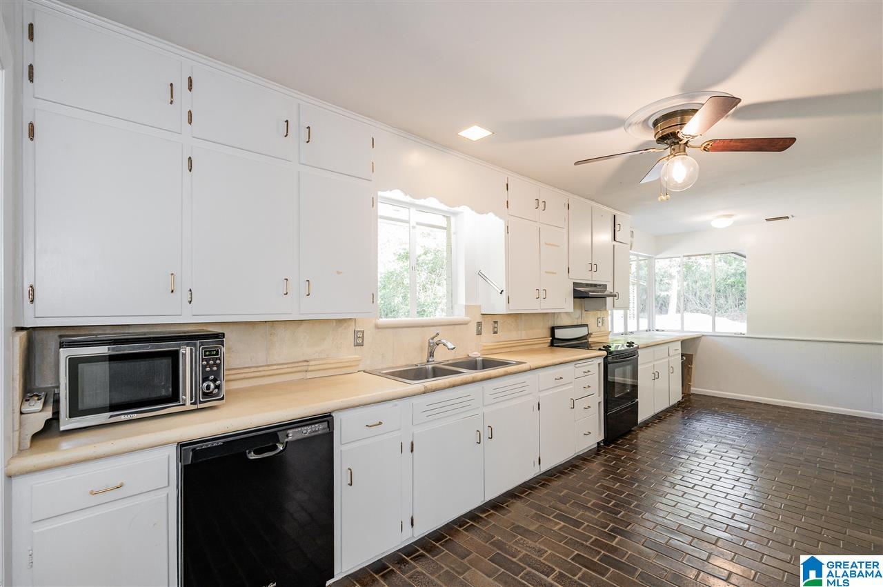 2716 Woodridge Road Birmingham, AL 35223 - Photo 8 of 37