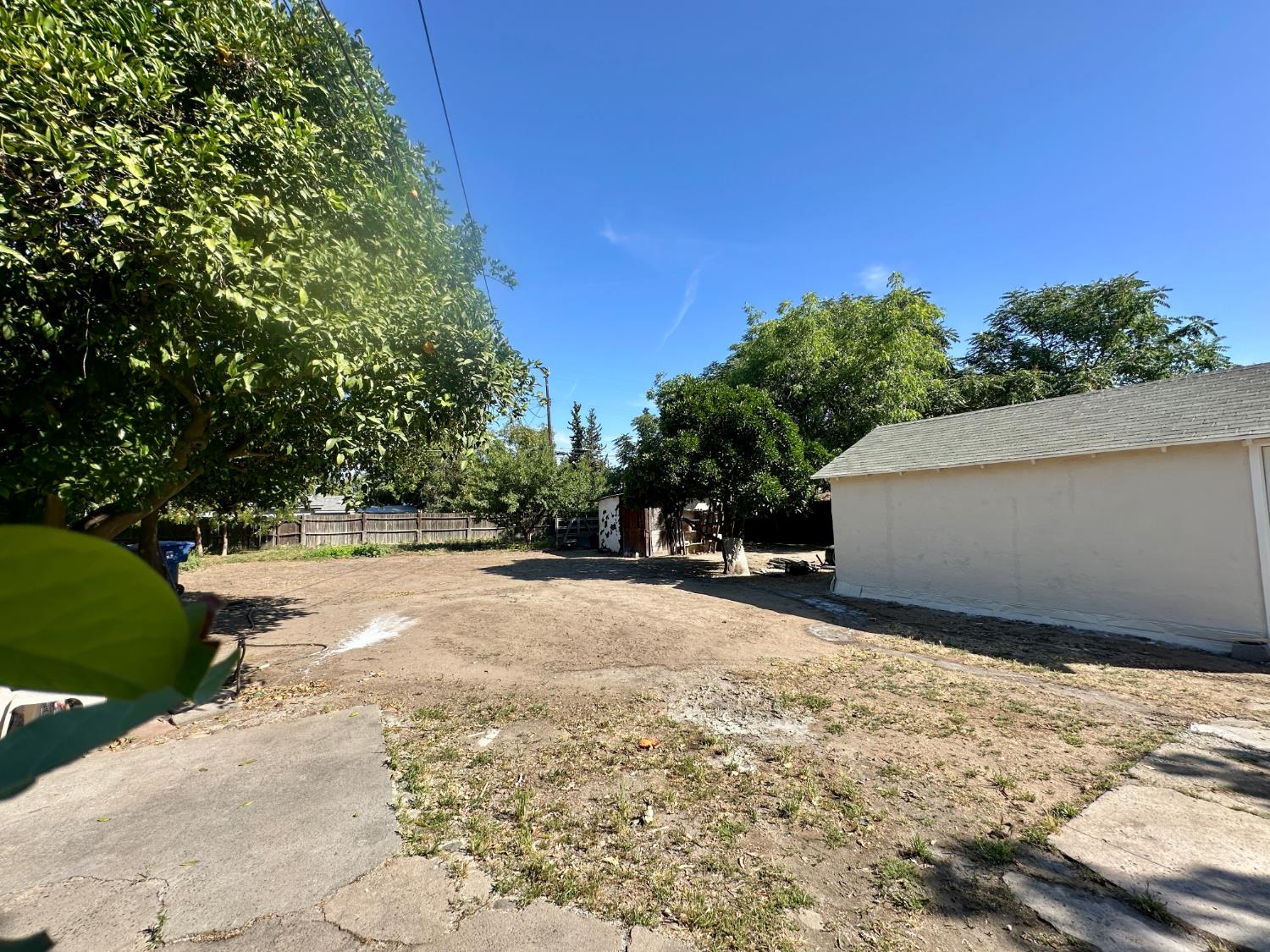 809 Washington Avenue Madera, CA 93638 - Photo 20 of 20 a view of a backyard of the house