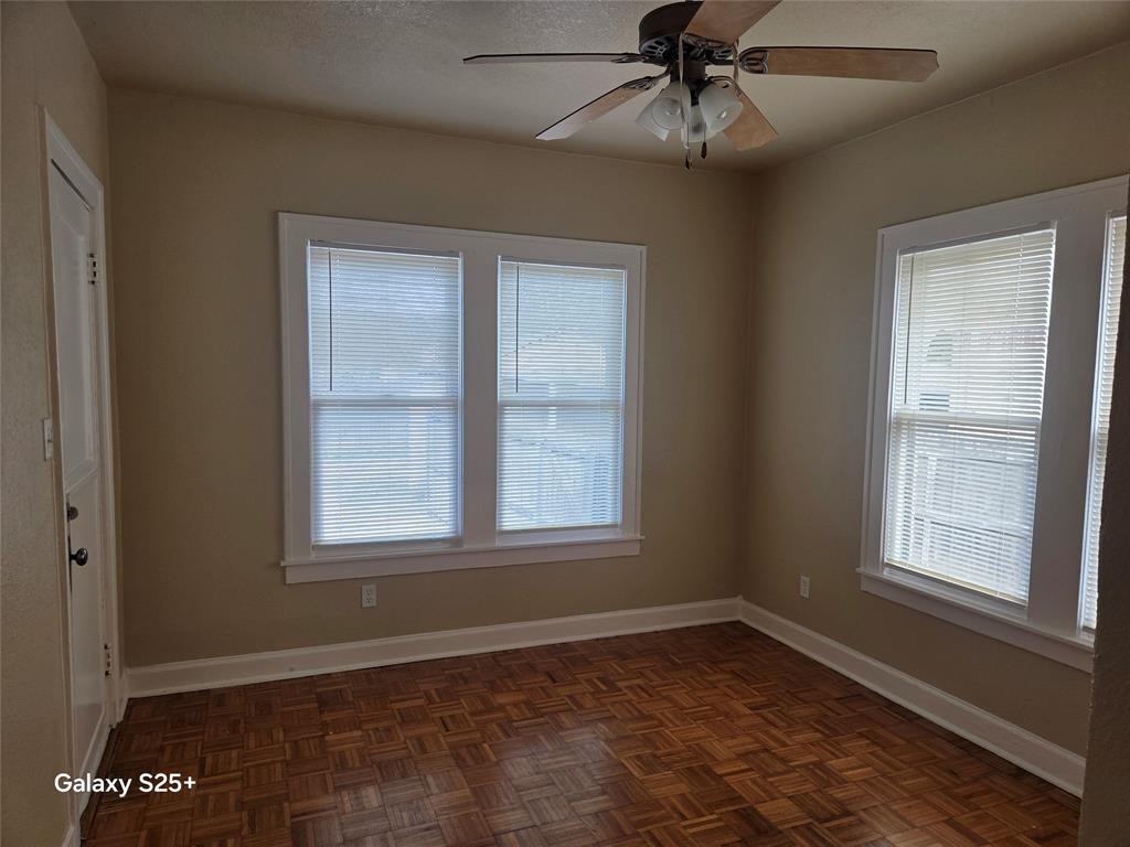 2849 West 12th Street Dallas, TX 75211 - Photo 10 of 14 an empty room with a window and a ceiling fan