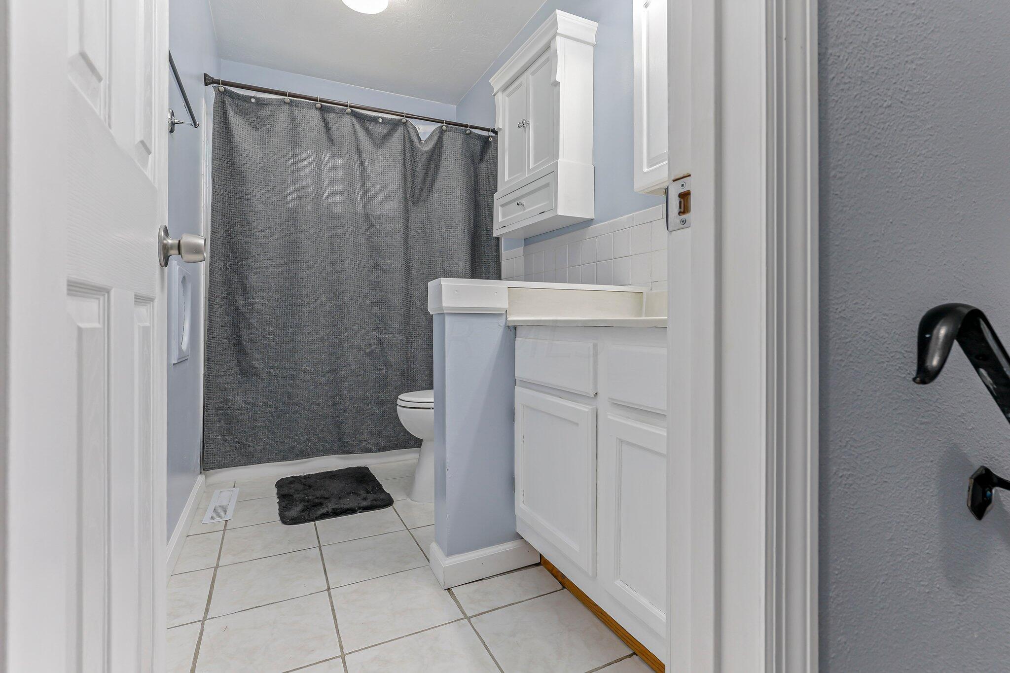 5112 Rutledge Drive North Columbus, OH 43232 - Photo 13 of 26 27-web-or-mls-011A9062