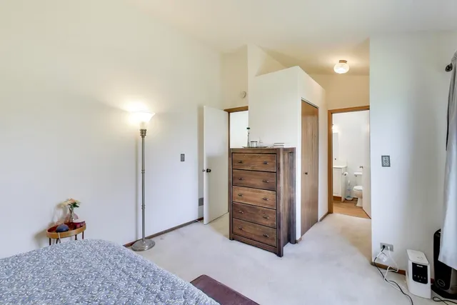 a view of livingroom with furniture