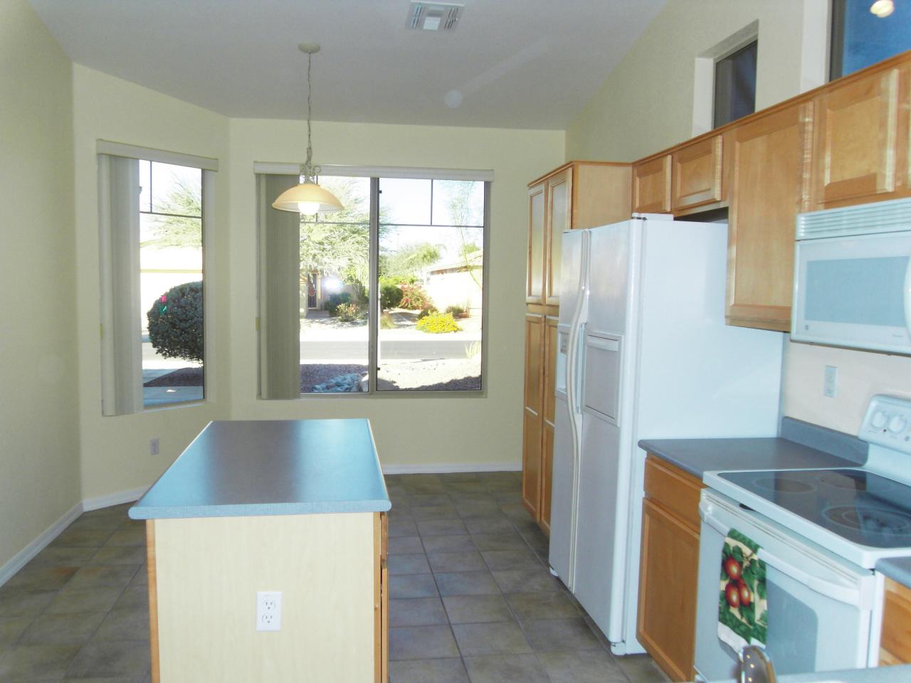 4663 East Walnut Road Gilbert, AZ 85298 - Photo 3 of 24 Vaulted Ceilings in Kitchen