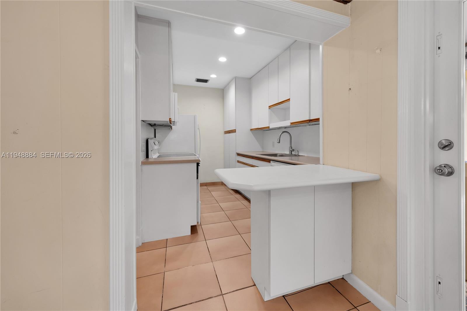 8115 Southwest 63rd Place Miami, FL 33143 - Photo 11 of 27